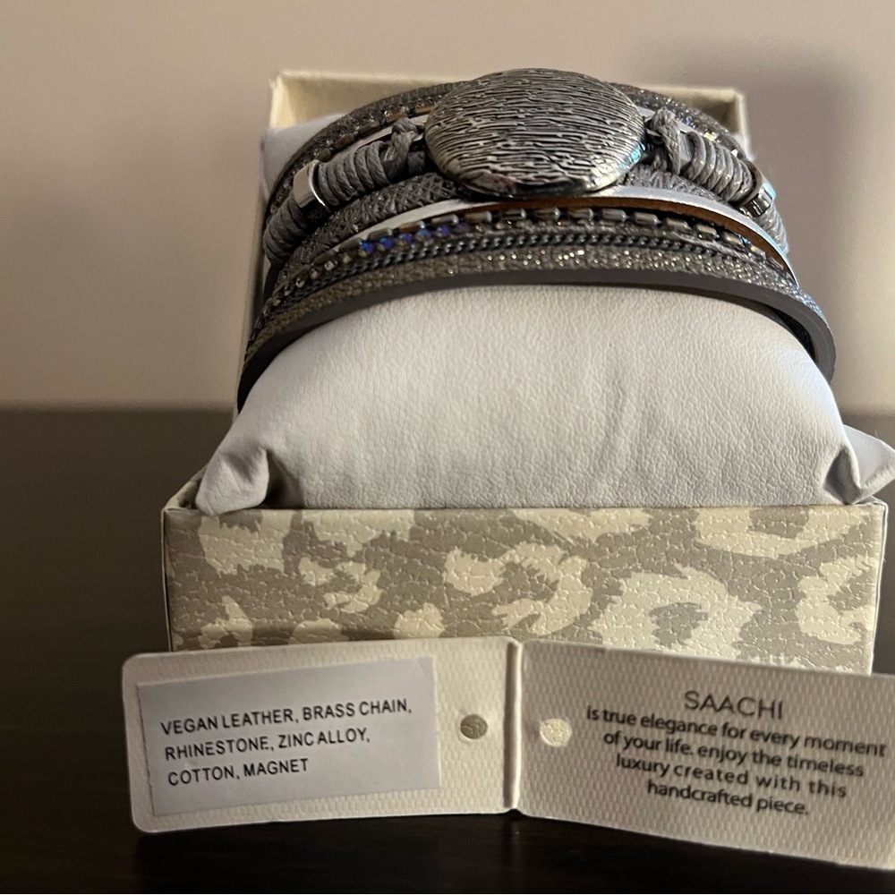 SAACHI Gray and White Patterned Optical leather bracelet